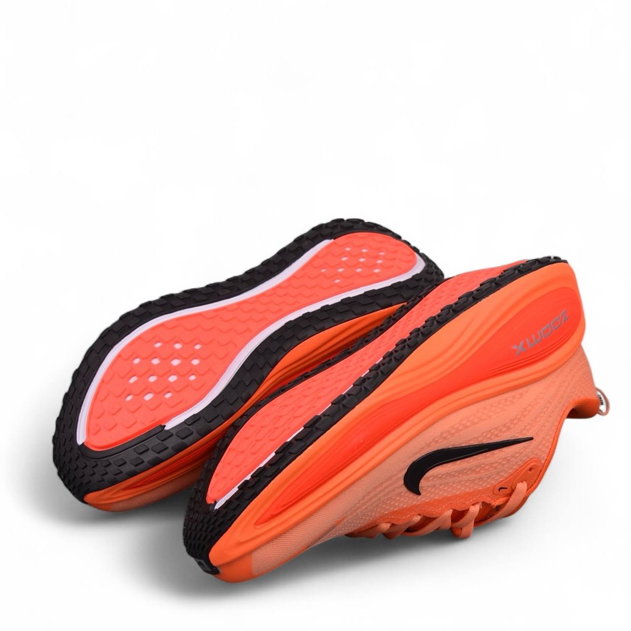 Маратонки Vomero Plus Orange Pulse